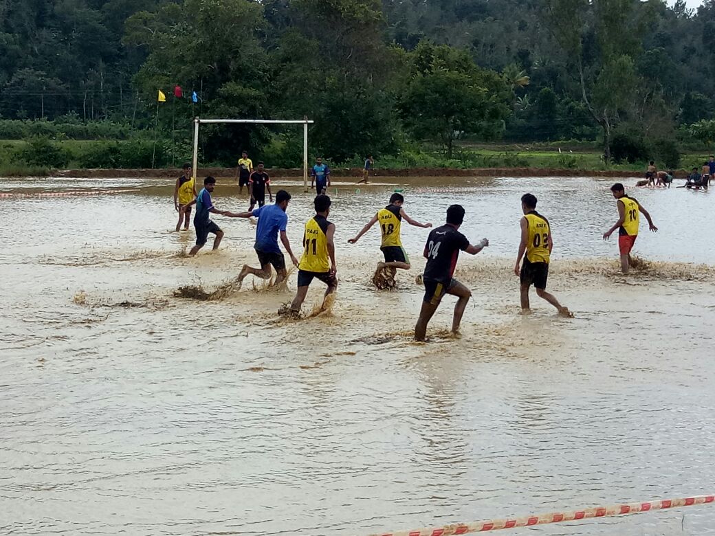 ಕಡಂಗದಲ್ಲಿ ಗಮನ ಸೆಳೆದ ಕೆಸರು ಗದ್ದೆ ಕ್ರೀಡಾಕೂಟ